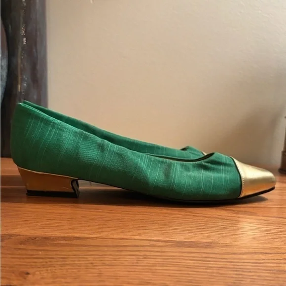 Rouge Helium Green Flats with Gold Toe - Picture 1 of 5